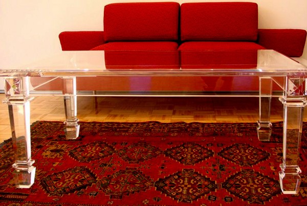 Bijoux table in clear acrylic